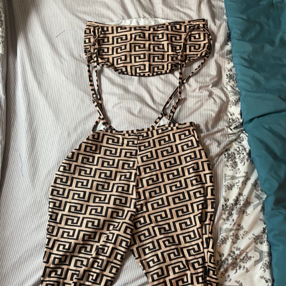 Nice beautiful two piece that brand new never worn